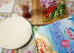 Illustration of how to make bacon cheese pizza 3