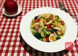 Tuna and Chickpea Salad Recipe Illustration 7