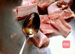 Dry stir-fried salt and pepper Illustration of how to make pork ribs 4