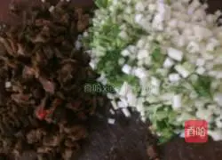 Illustration of how to make kimchi chopped pork 4