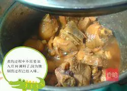 Illustration of how to braise chicken legs in a low-power electric cooker 5