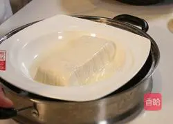 Illustration of how to make braised tofu with yellow flower fungus and diced meat 12