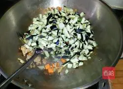 Illustration of how to make braised noodles with pork and eggplant 7