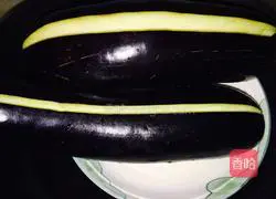 Illustration of how to steam whole eggplant with folded ear root 5