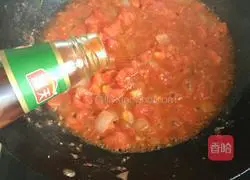 Illustration of how to make pizza sauce 6