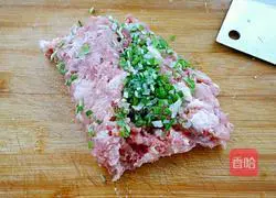 Illustration of how to make mushroom and glutinous rice pearl balls 3