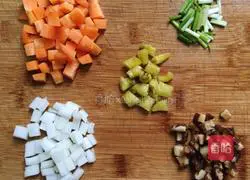 Illustration of how to make pickled pepper and diced pork and steamed noodles 4