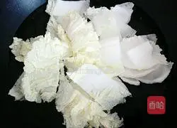 Illustration of how to make cabbage and egg soup 3