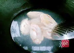 Shiitake Mushrooms Illustration of braised chicken wings 4