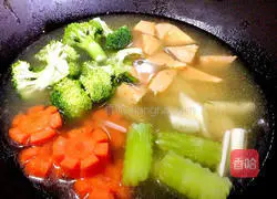 Seasonal Vegetable Steam Pot Chicken Recipe Illustration 15