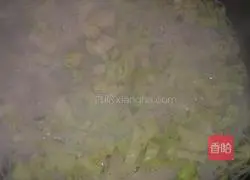 Illustration of how to make imitation Hakka fried rice noodles 1