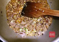 Illustration of how to make minced potatoes and diced pickles 6