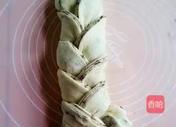 Illustration of how to make braided bean paste toast 13
