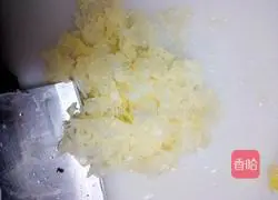 Illustration of how to make red dates, wolfberry and white fungus soup 3