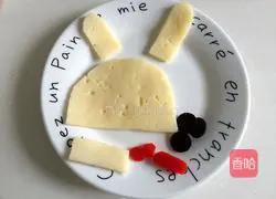 Illustration of how to make cute rabbit toast slices 4
