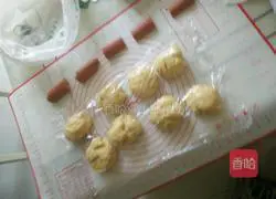 Illustration of how to make bunny bread 3