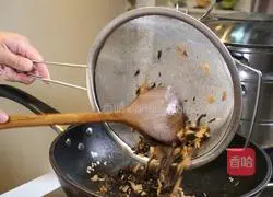 Illustration of how to make braised tofu with yellow flower fungus and diced meat 8