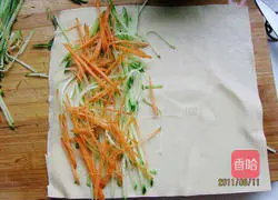 Illustration of how to make Tuanyuanyuan shredded pork with Beijing sauce 4