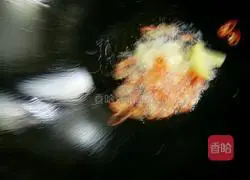 Meat Illustration of how to make shredded fried rice noodles 8