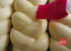 Illustration of how to make braided bread 14