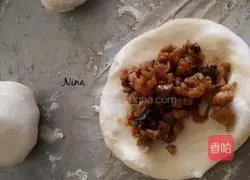 Illustration of how to make Hakka rice dumplings 9