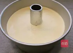 Illustration of how to make eight-inch hollow chiffon cake 15