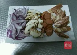 Illustration of how to make homemade bacon pizza 6