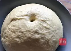 Illustration of how to make pizza crust 2