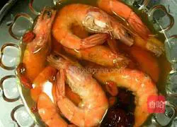 Illustration of how to make drunken shrimp with red dates 3