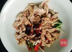 Illustration of how to make shredded chicken 7