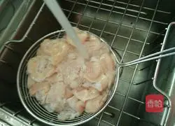 Sauerkraut Illustration of how to make fried large intestine 1