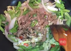 Illustration of how to make fried pork noodles 12