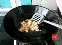 Illustration of how to make large plate of fried chicken slices 13