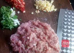 Illustration of how to make stir-fried minced pork with kimchi 2