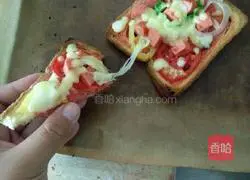 Illustration of how to make bread pizza 9