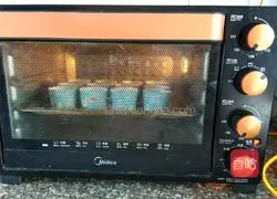 Illustration of how to make cupcakes 16