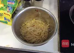 Illustration of how to cook mutton rolls with bean sprouts 4