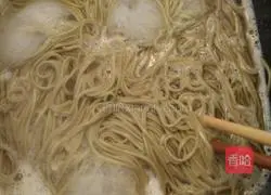 Illustration of how to make caviar steak cold noodles 1