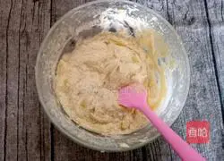 Illustration of how to make banana walnut cake 14