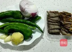 Illustration of how to make beef with green pepper sauce 1