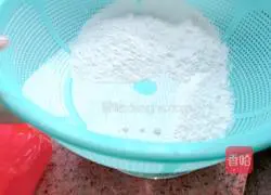 Illustration of how to make rice cooker chiffon cake 4