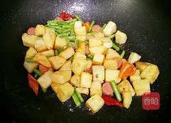 Illustration of how to make fried steamed buns with beans and ham 9