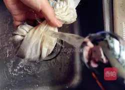 Illustration of how to make fruit ice powder 3