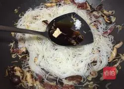 Home-style assorted fried rice noodles Illustration of how to do it 7