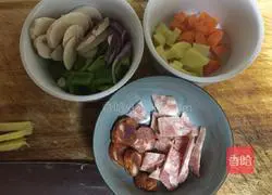 Illustration of how to make bacon and cheese baked rice 1