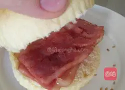 Illustration of how to make bacon burger 5