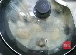 Illustration of braised chicken wings with black mushrooms 6