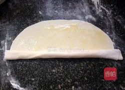 Illustration of how to make sesame candy heart thousand-layer pastry cake 12