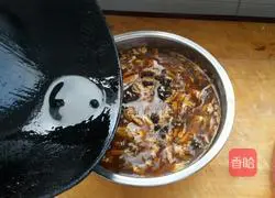 Illustration of making braised noodles with shredded mushrooms and chicken 14