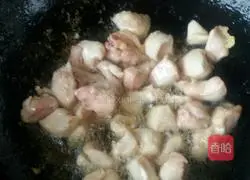 Stir-fried diced chicken in sauce.Recipe 4